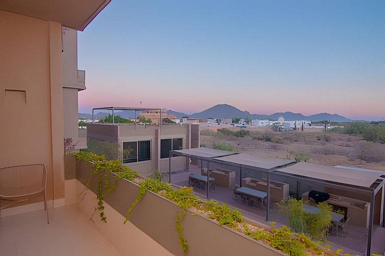 1 Bdrm Condo with Sea, Mtn and Pool view