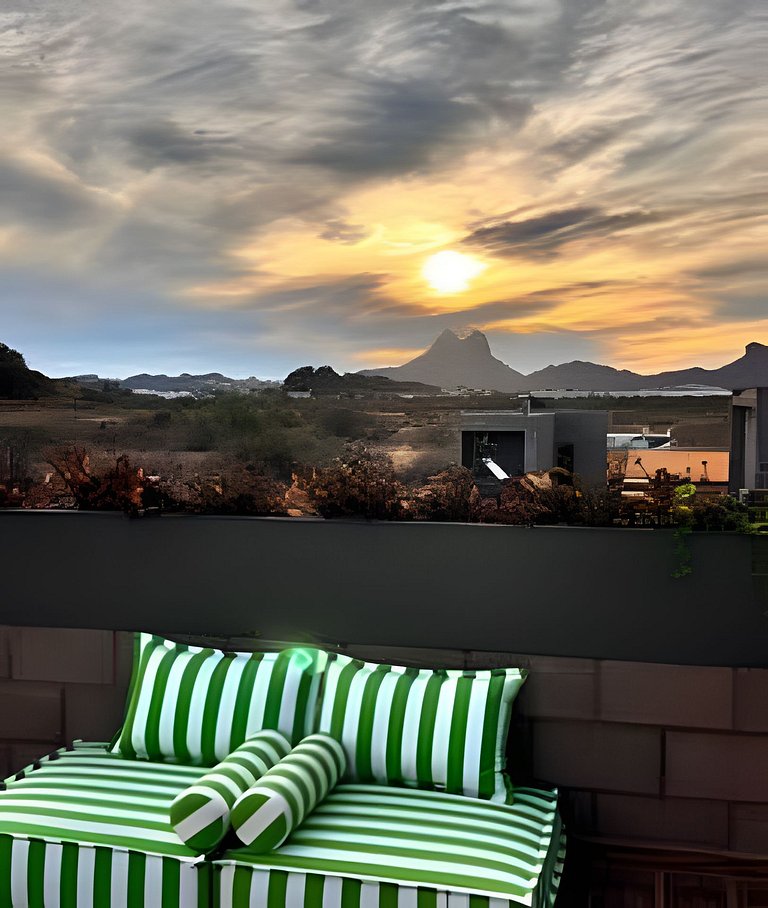 1 Bdrm Condo with Sea, Mtn and Pool view