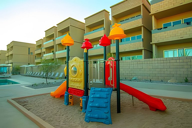 2 Bdrm Condo with Patio and Pool View