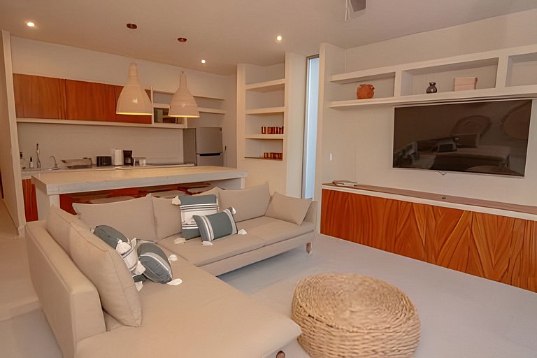 3 Bdrm Condo with Patio and Pool view