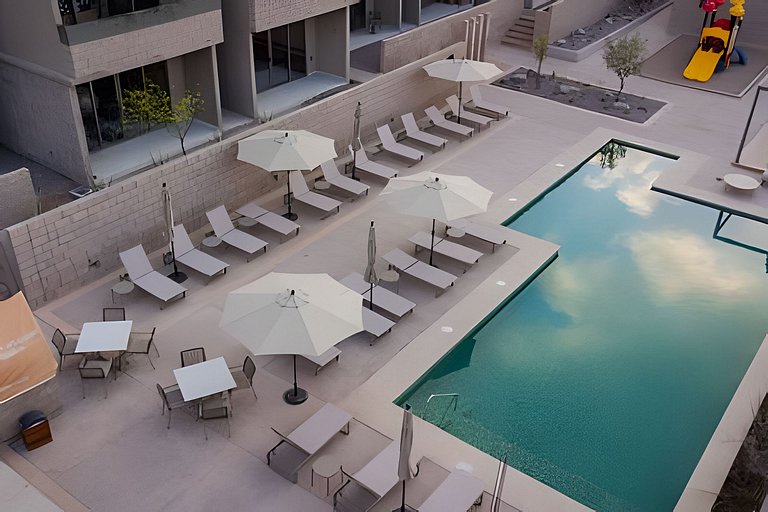 3 Bdrm Condo with Patio and Pool view