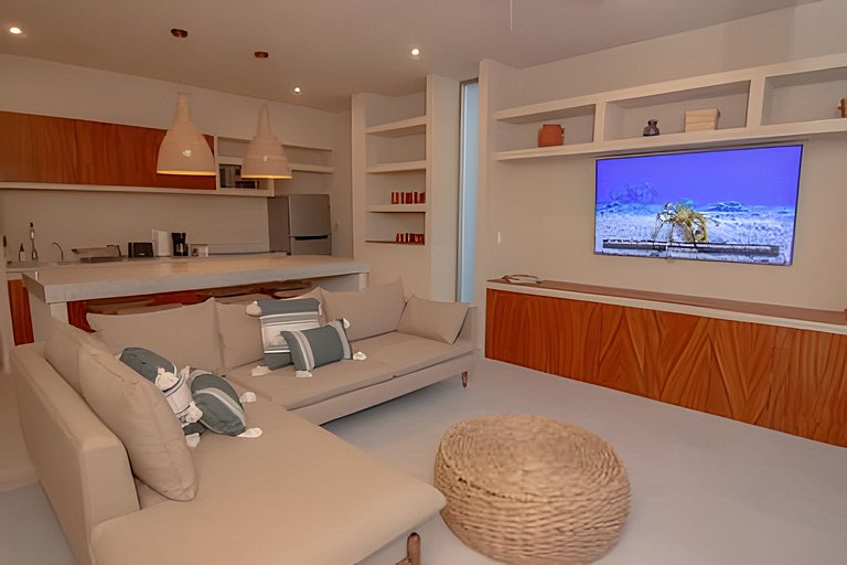 3 Bdrm Condo with Patio and Pool view