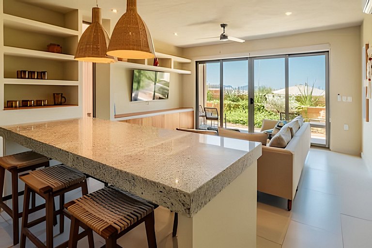 2 Bdrm Condo with Sea, Mtn and Pool view