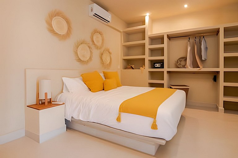 2 Bdrm Condo with Sea, Mtn and Pool view