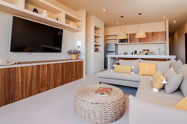 2 Bdrm Condo with Sea, Mtn and Pool view