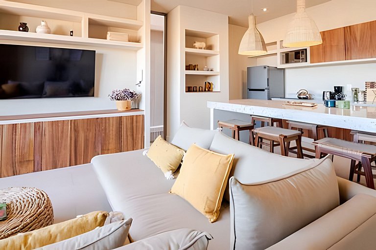 2 Bdrm Condo with Sea, Mtn and Pool view