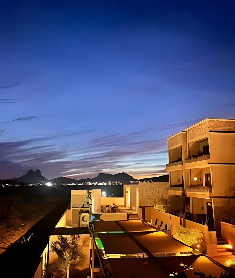 2 Bdrm Condo with Sea, Mtn and Pool view