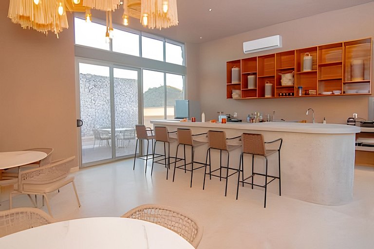 1 Bdrm Condo with Mountain view