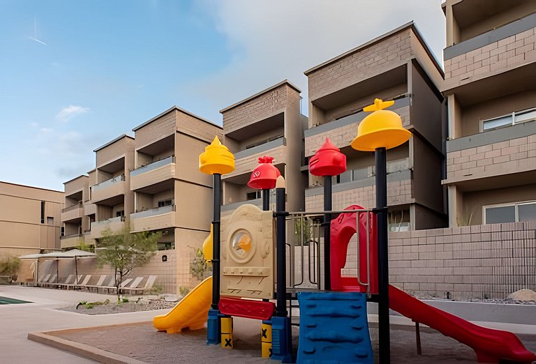 1 Bdrm Condo with Mountain view